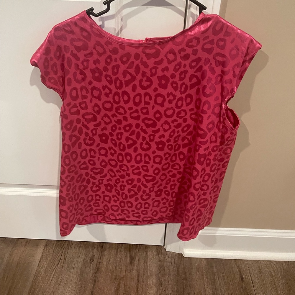 Size large, pink leopard print sleeveless shirt from shein